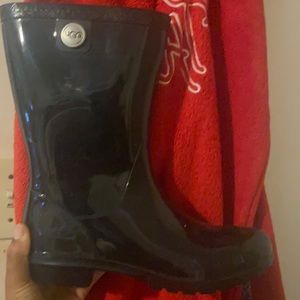 ugh rain boots never worn